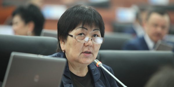 (Русский) Депутат: Мы требуем, чтобы 50% депутатов были женщинами