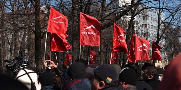 «Ата Мекен» получил разрешение мэрии на проведение митинга в поддержку Текебаева, Чотонова и Садыра Жапарова