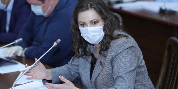 (Русский) Жогорку Кенеш рассмотрит вопрос о режиме ЧП 15 апреля