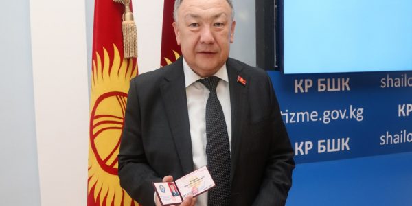 Новый депутат ЖК получил мандат в ЦИК. Он занял место Масалиева