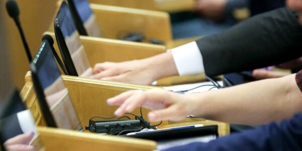 Депутаты Жогорку Кенеша 27 апреля, одобрили в втором чтении пакет законопроектов, касающихся деятельности Государственного комитета национальной безопасности.